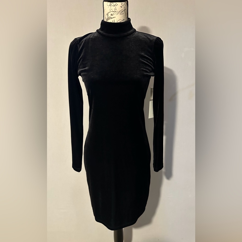 NWT 1 STATE Chic Black Velvet Long Sleeve Dress w/ sexy opening in back. Size S